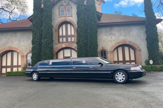 Vineyard Elegance and Wine Tour in Sonoma and Napa City